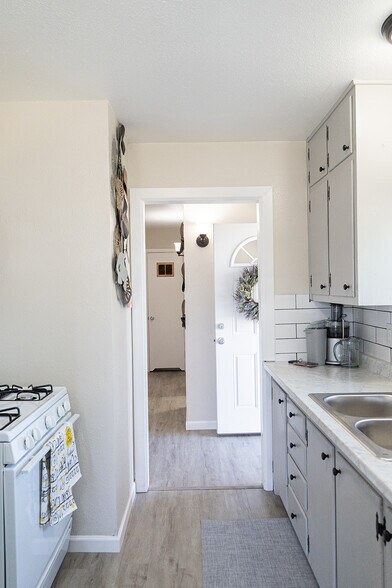 Kitchen - 4228 Dawn Ave