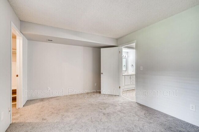 Building Photo - 540 S Forest St