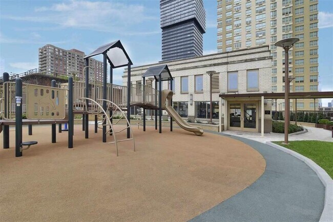 Building Photo - 88 Morgan St