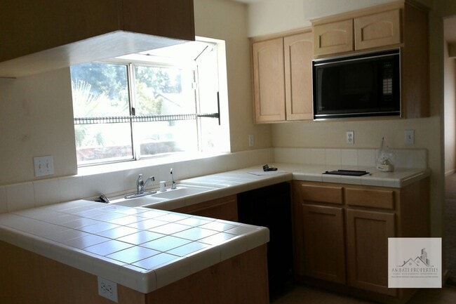 Building Photo - Beautiful Woodward Lake home on a large corner lot.