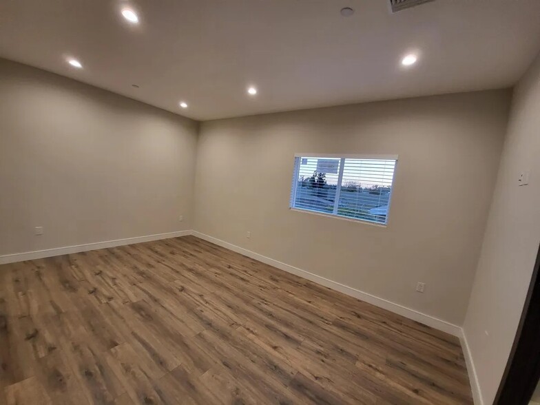 Building Photo - 10934 Nettleton St