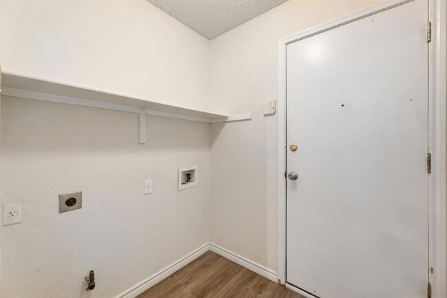 Building Photo - 2101 Parksville Way