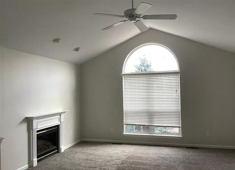 Building Photo - 20211 Chesapeake Cir