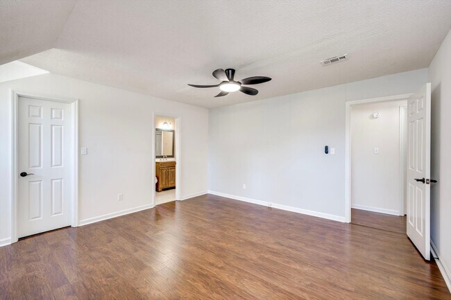 Building Photo - 1054 Hickman Rd