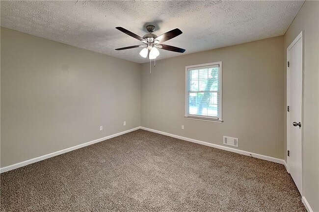 Building Photo - 2693 Raven Trail NE