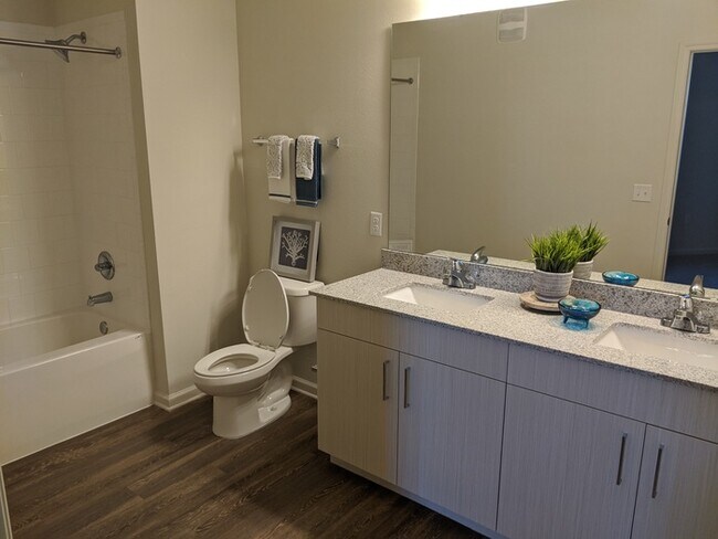 Building Photo - Apartment Home #370 - Water View