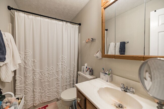 Building Photo - Awesome 5-Points corner Condo!