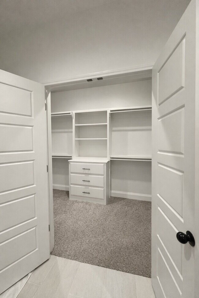 Building Photo - Custom 2023 Parade of Homes Residence