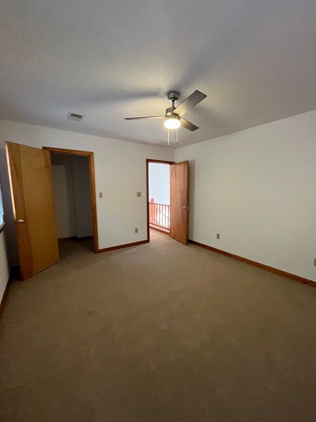 Building Photo - 3 Bedroom/2.5 Bathroom home available in M...