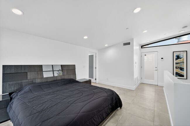 Building Photo - 1418 Innes Pl
