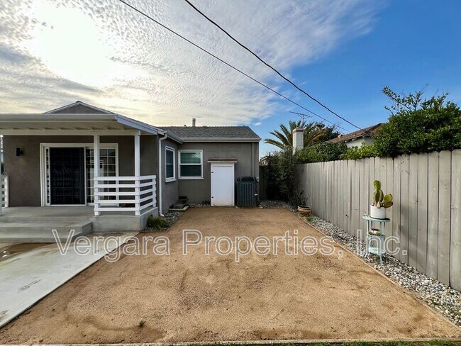 Building Photo - 6531 W 85th St