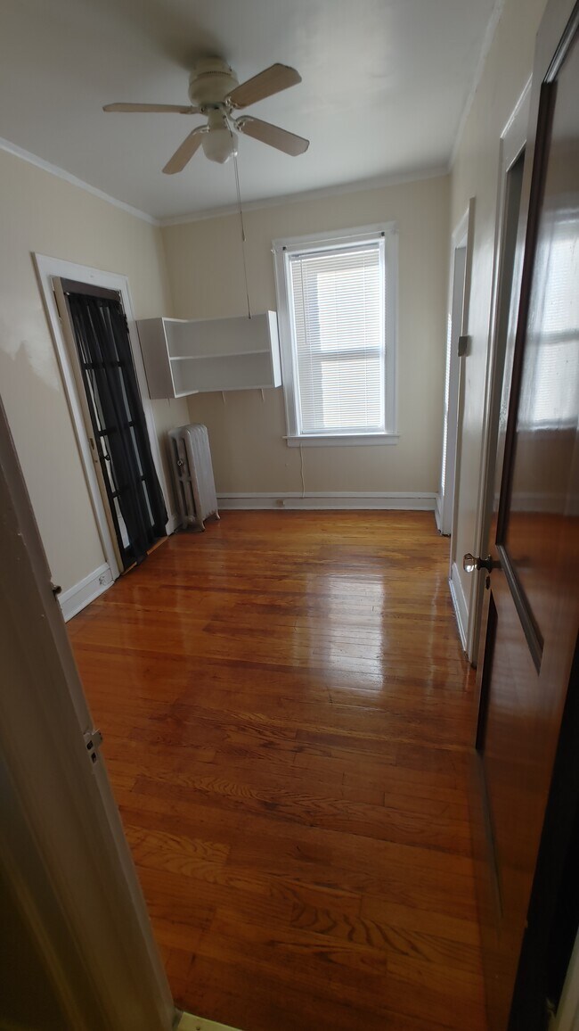 3rd bedroom - 7431 S Jeffery Blvd