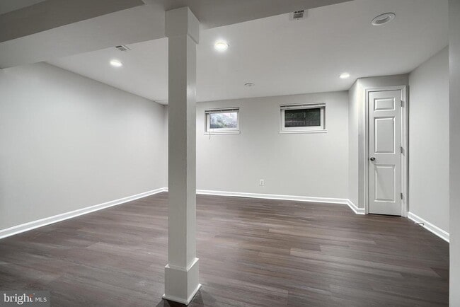 Building Photo - 8704 Tamar Dr