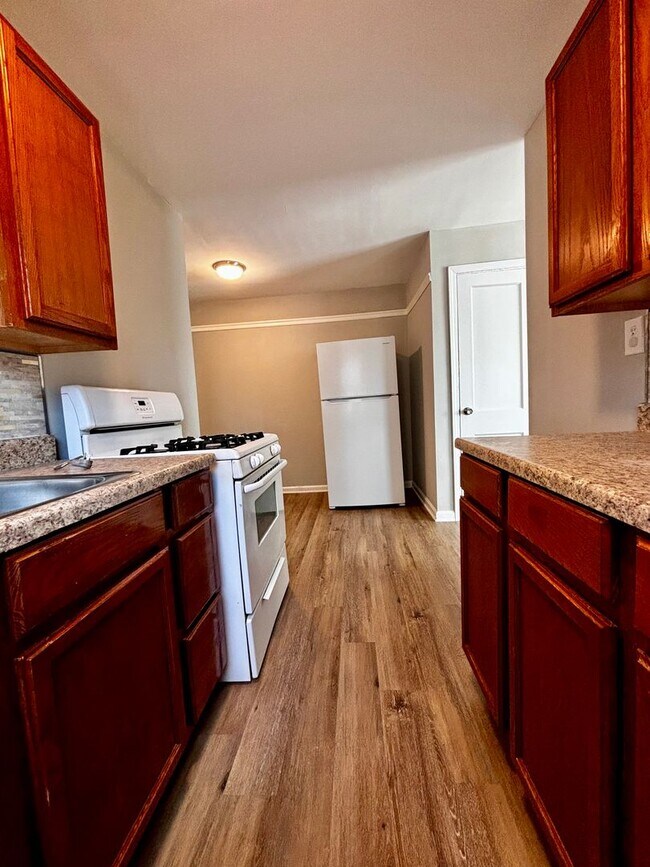 Building Photo - Newly Renovated 2 bedroom in Fairborn! Clo...