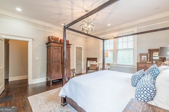 Building Photo - 1878 Cambridge Ave