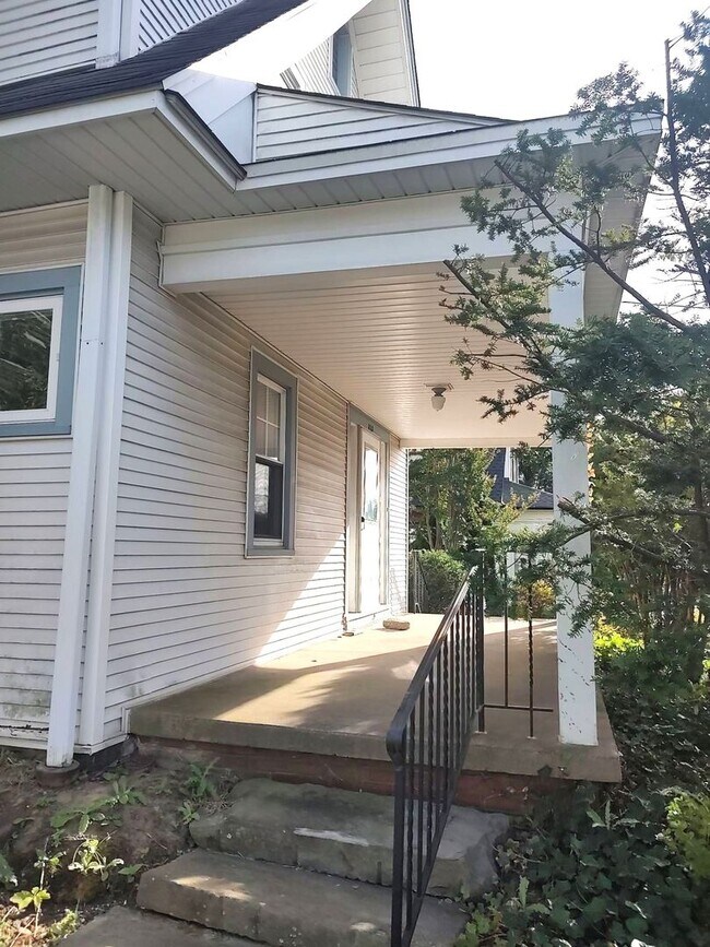 Building Photo - Incredible 3-Bedroom Detached Home in Bryn...