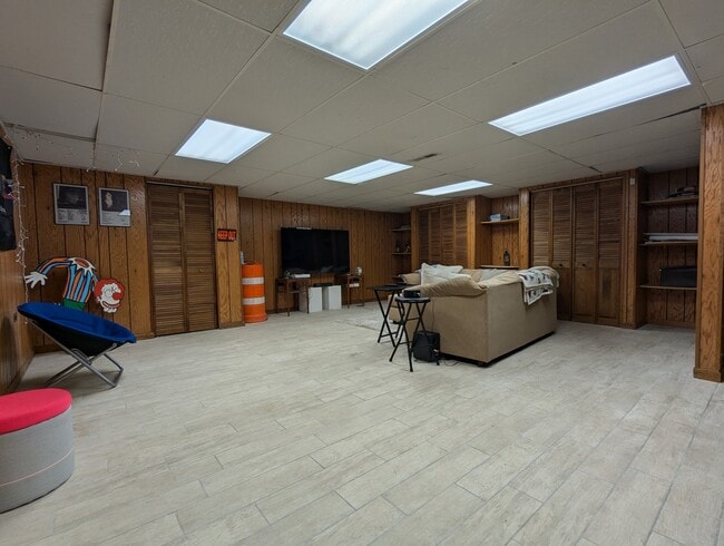 Building Photo - 693 Mallard Ln