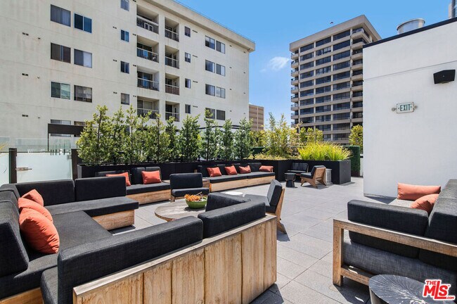 Building Photo - 10777 Wilshire Blvd
