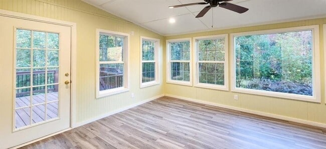 Building Photo - 740 Mayfair Ct