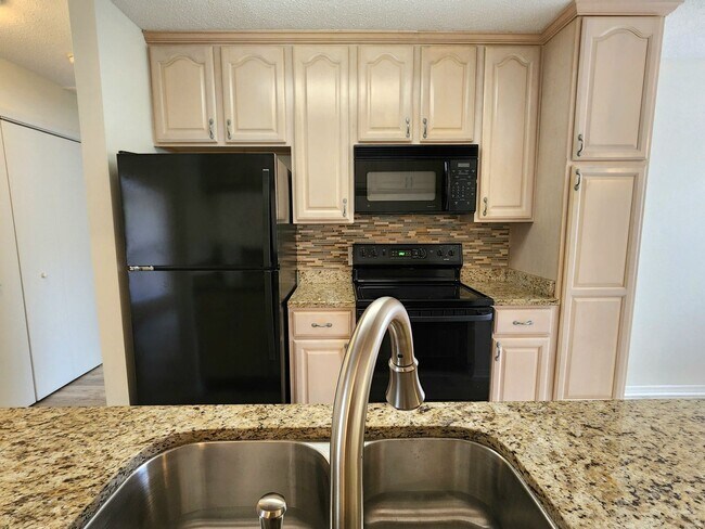 Building Photo - Gulf Shores 2/1.5 condo at Country Club Village