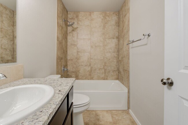 Building Photo - 1/2 off First Months Rent! Wonderful 3/2/2...