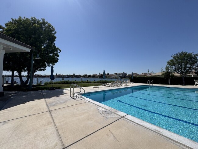 Building Photo - 10556 E Greenbury Way