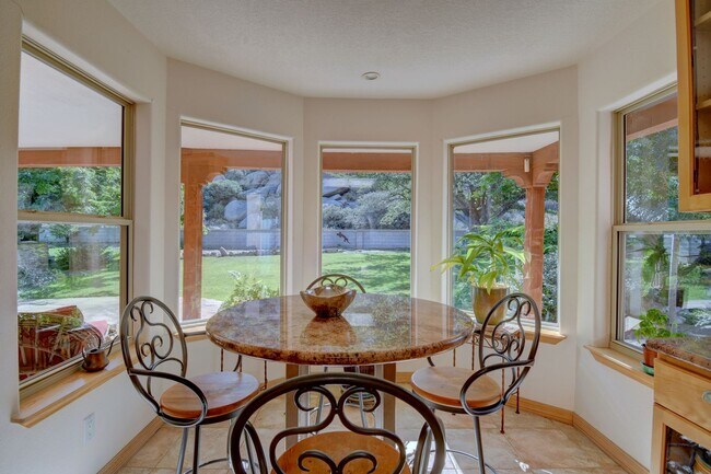 Building Photo - Executive 4 bedroom NE Heights home