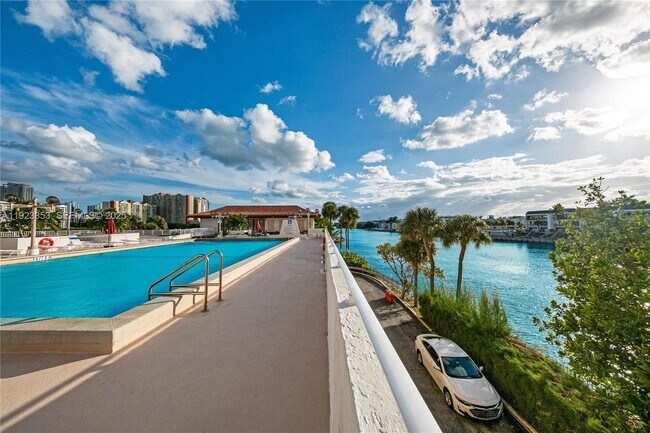 Building Photo - 290 174th St St