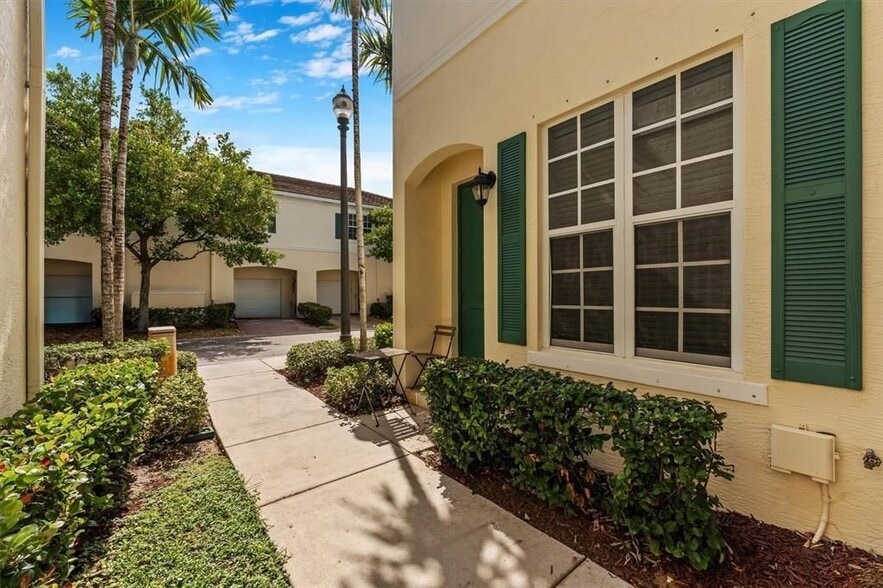 Building Photo - 151 SW 7th Ct