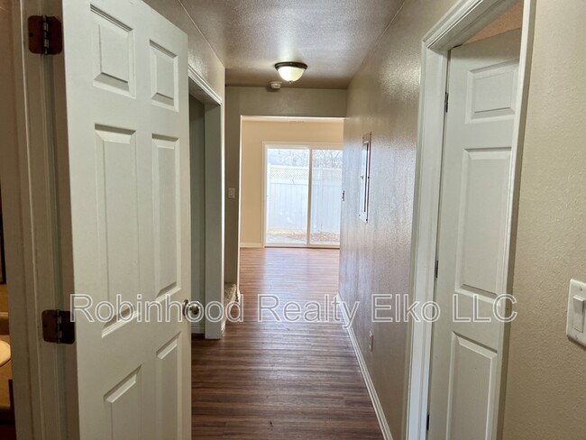 Building Photo - 1640 Winchester Dr