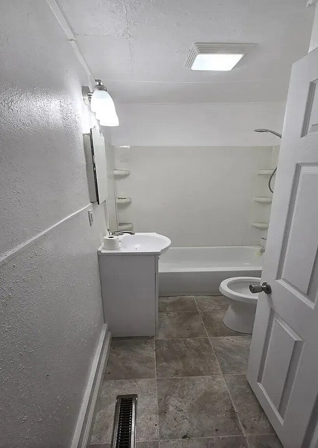 Building Photo - Cute home in South East Springfield