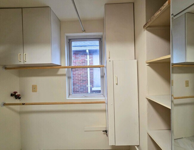 Building Photo - 911 80th St