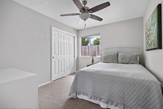 Building Photo - 1202 Highland Dr