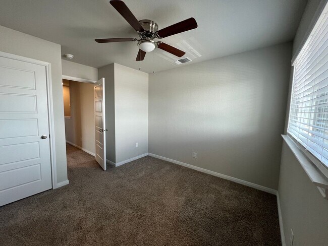 Building Photo - Luxury 3/2 Duplex in Seguin, Texas