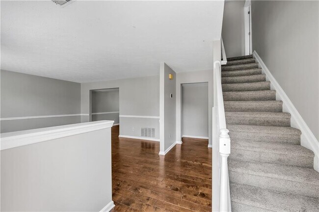 Building Photo - 4890 Evergreen Valley Way
