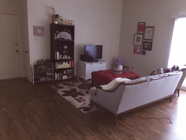 Building Photo - 10440 High Hollows Dr