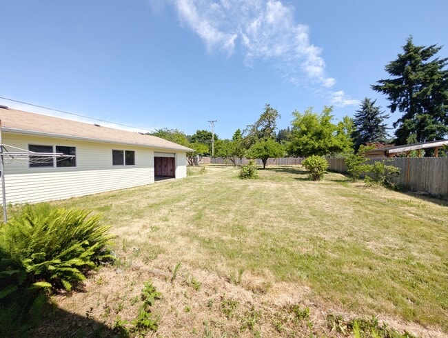 Building Photo - 1117 NW Oak Ave