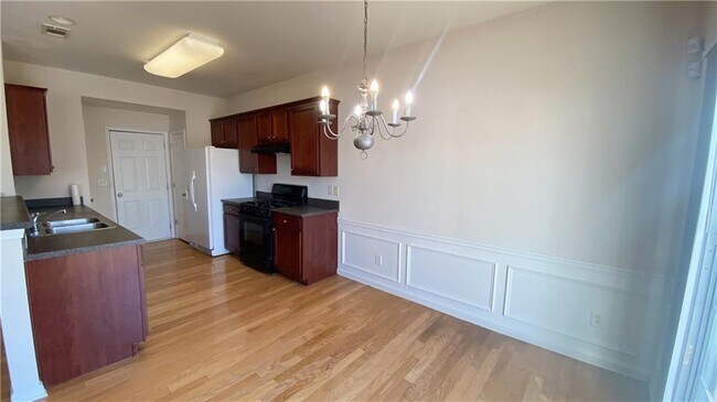 Building Photo - 2036 Fosco Dr NW