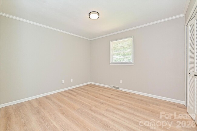 Building Photo - 321 Hamilton Dr NE