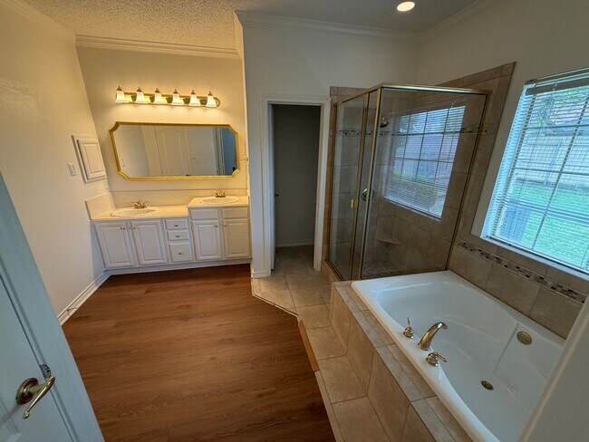 Building Photo - 8320 Mountainview Dr