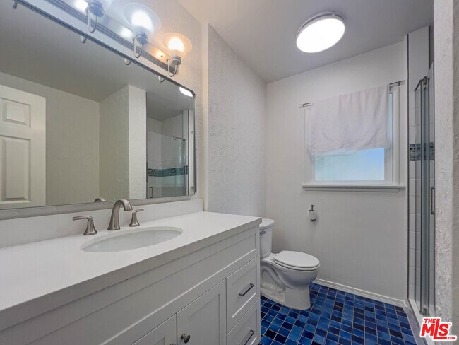 Building Photo - 626 Irving Dr