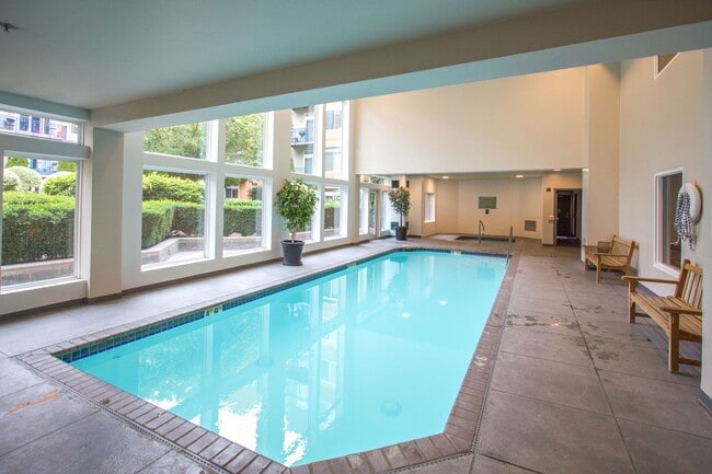 Building Photo - 2bd/1.75ba Seattle Condo