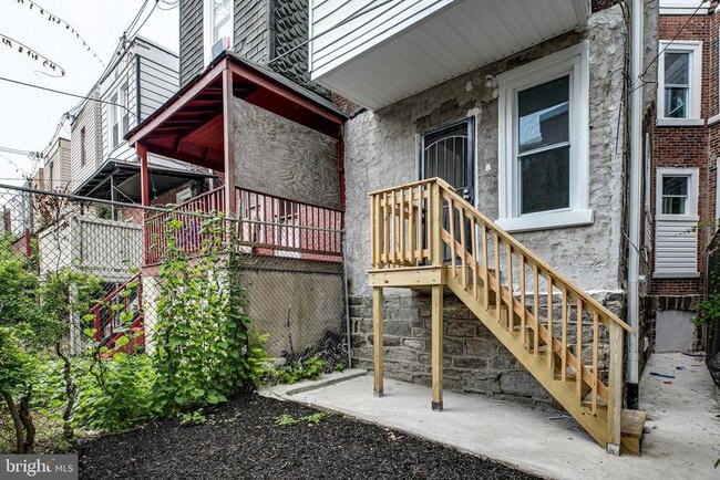 Building Photo - 5626 Lansdowne Ave