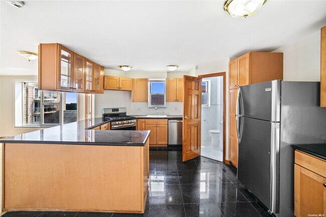 Building Photo - 2826 Batchelder St