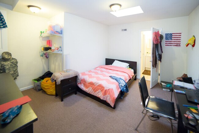 Building Photo - Modern New Luxury Temple Apartments