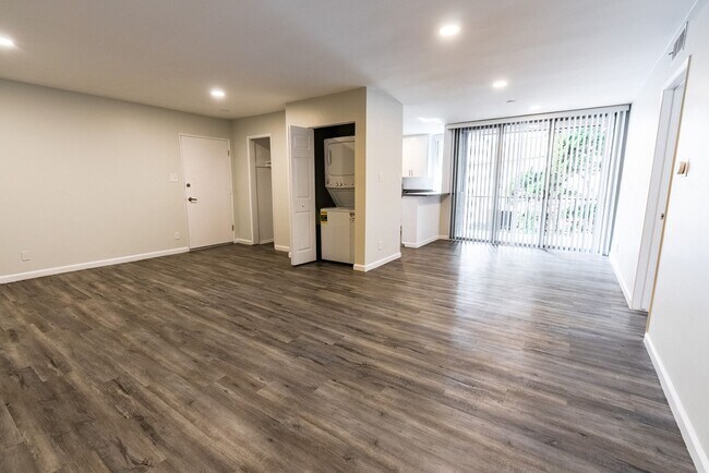 Interior Photo - 115 North Wetherly Drive
