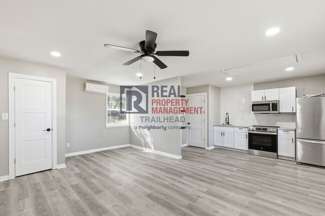 Building Photo - Spacious Modern 5 Bed / 2.5 Bath + 1 Bed / 1 Bath ADU in Wedgwood