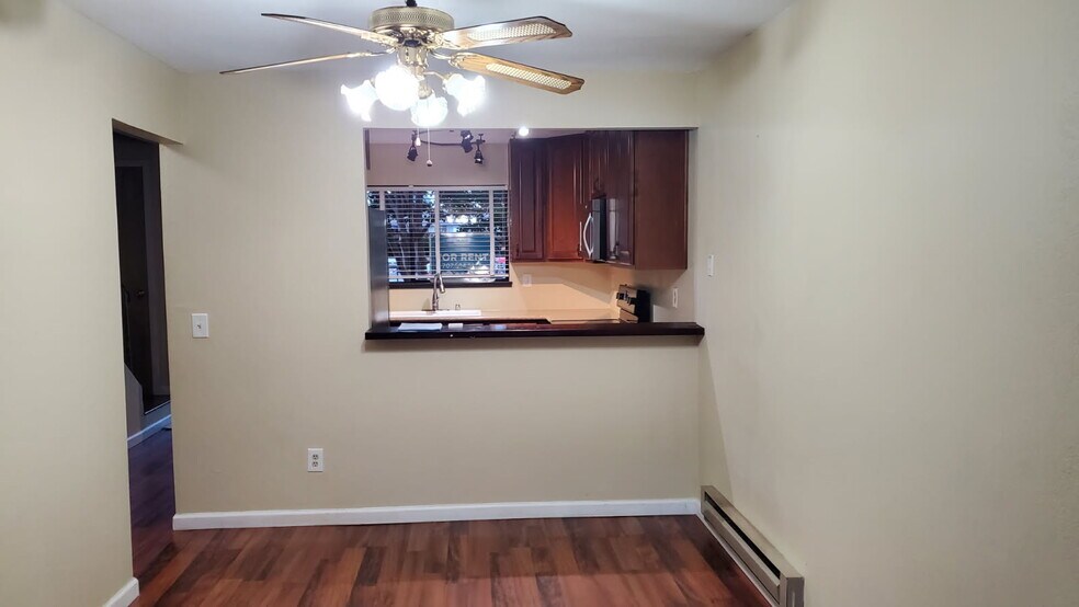 Building Photo - 1460 Parkway Dr