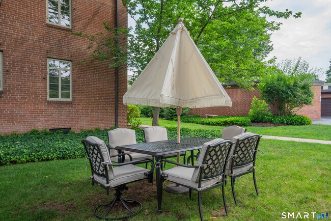 Building Photo - 20 Outlook Ave