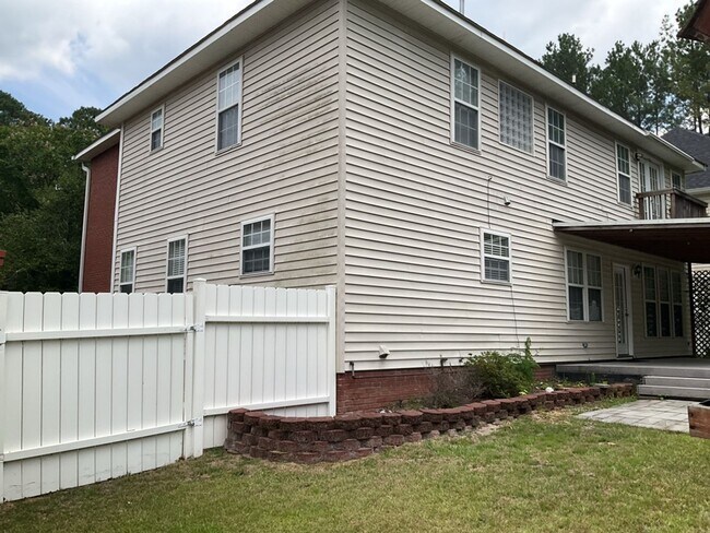 Building Photo - 22 N Sweetbriar Ln